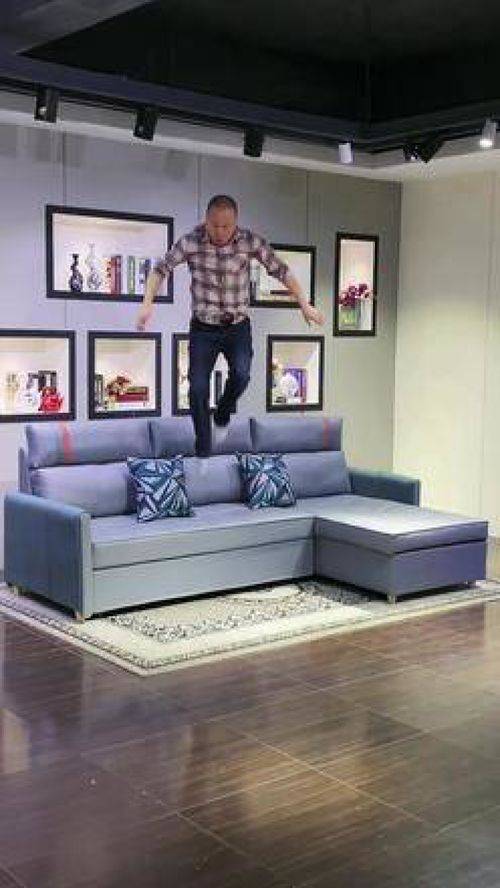 佛山家具新革命 蹦跳大叔沙發床，讓臨時留宿不再是難題